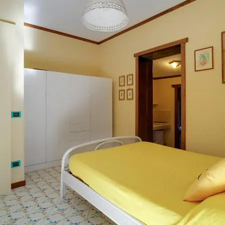 Casa Silvana 2 Casa Con Giardino By Italiahost アパート カプリ